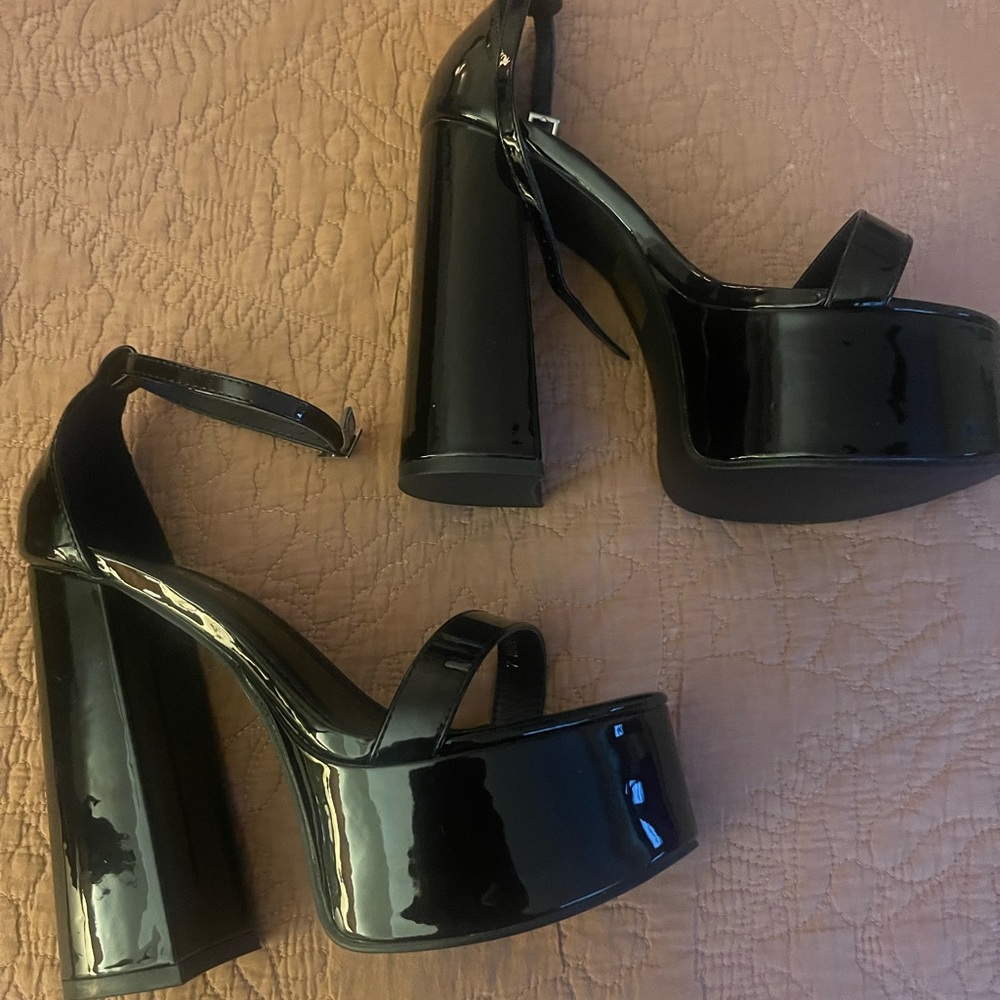 Platform shoes never worn good condition size 7